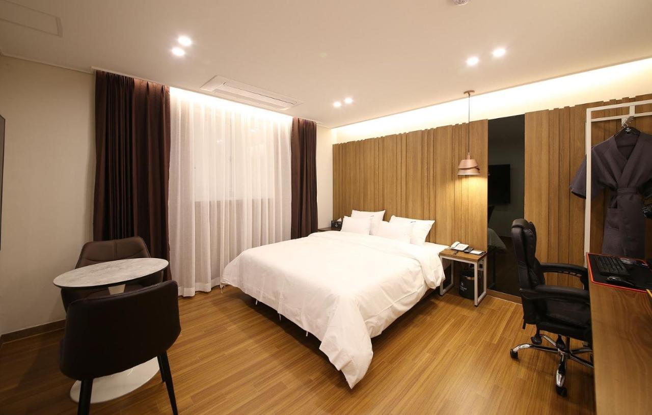 Gwangju Metropolitan City Brown Dot Hotel Sinan מראה חיצוני תמונה