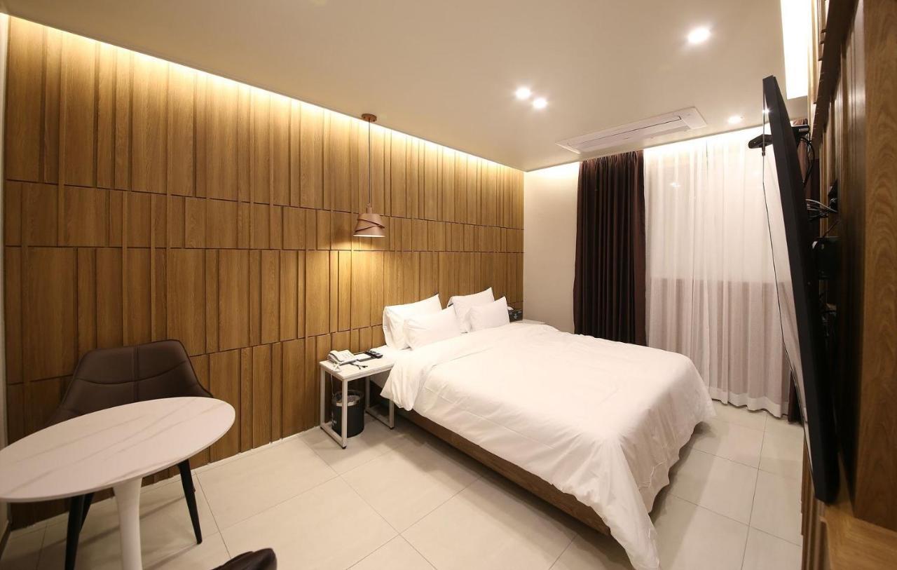 Gwangju Metropolitan City Brown Dot Hotel Sinan מראה חיצוני תמונה
