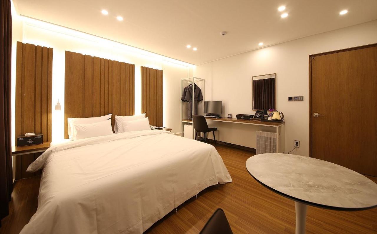 Gwangju Metropolitan City Brown Dot Hotel Sinan מראה חיצוני תמונה