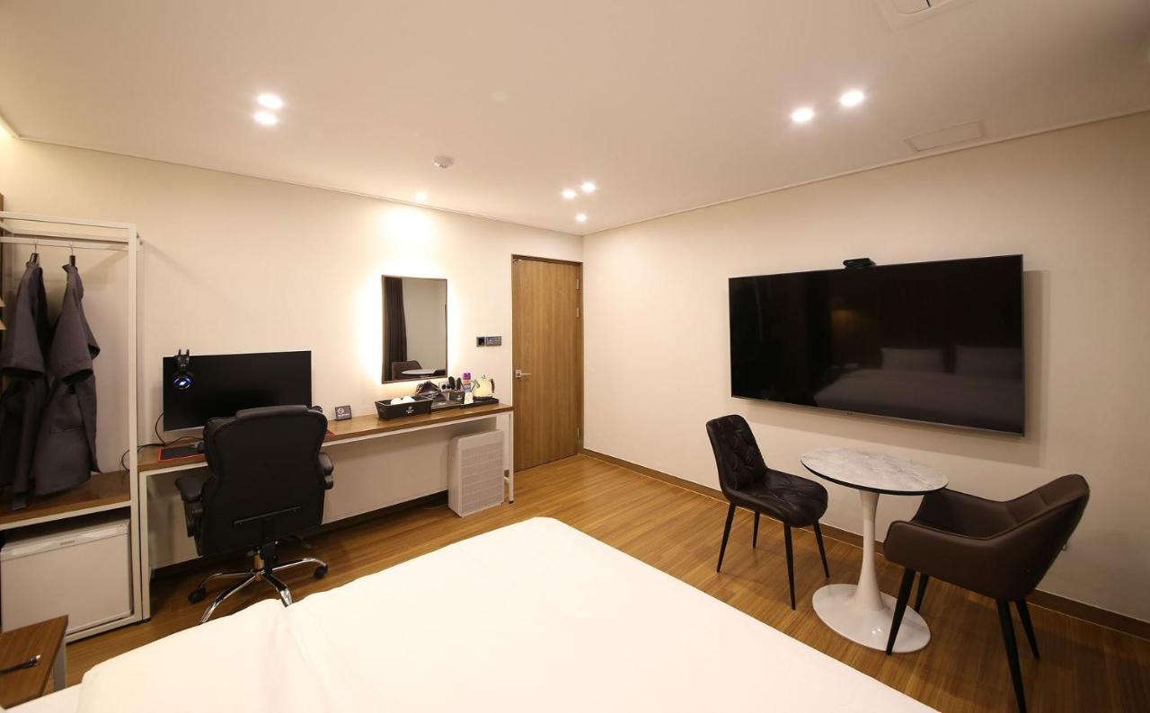 Gwangju Metropolitan City Brown Dot Hotel Sinan מראה חיצוני תמונה