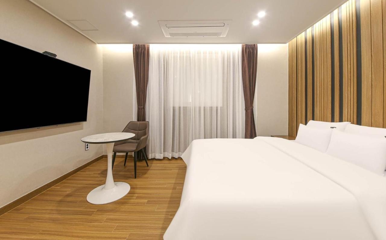 Gwangju Metropolitan City Brown Dot Hotel Sinan מראה חיצוני תמונה