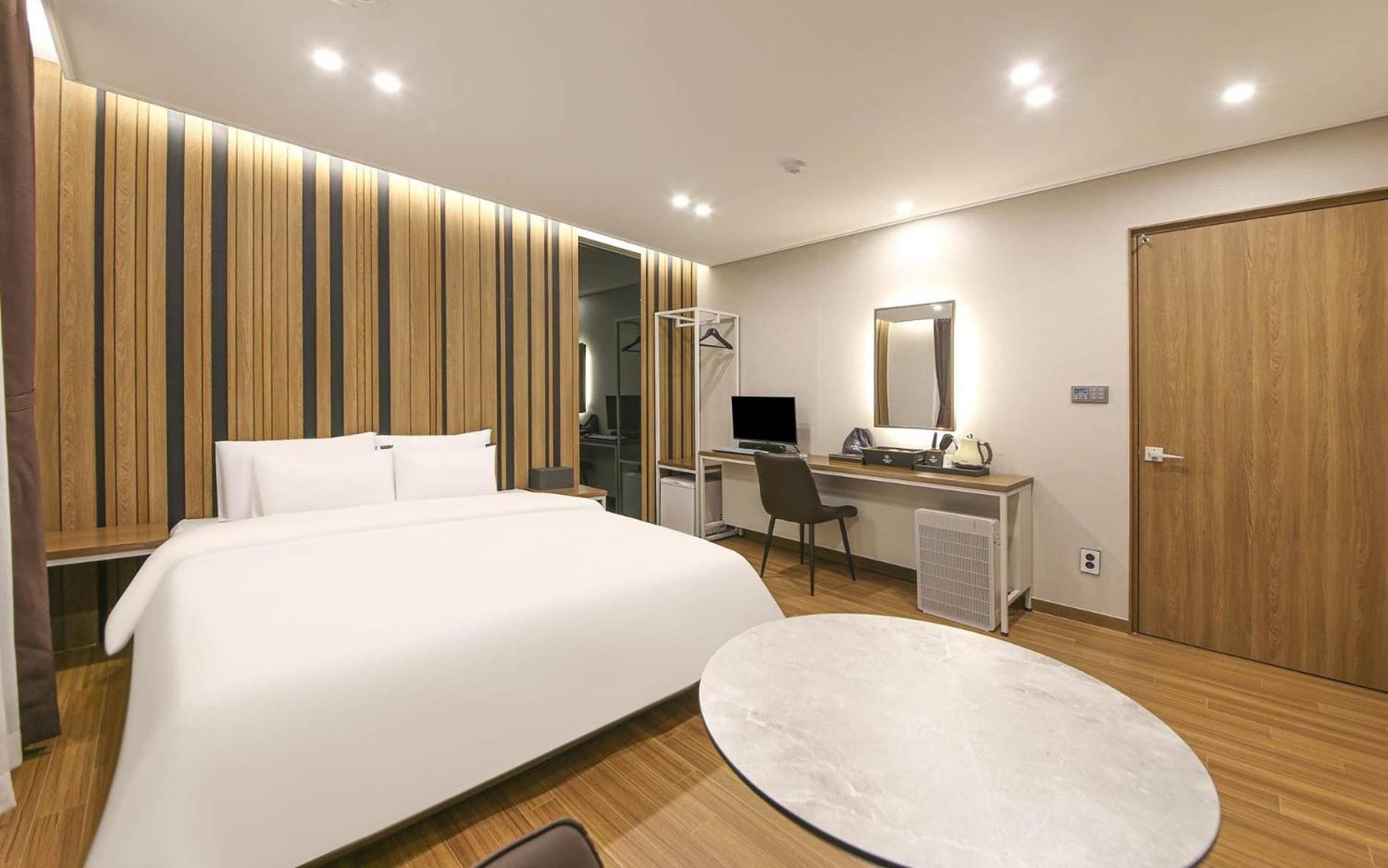 Gwangju Metropolitan City Brown Dot Hotel Sinan מראה חיצוני תמונה
